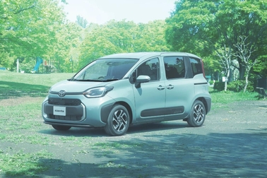 Z(ハイブリッド・2WD・7人乗り)