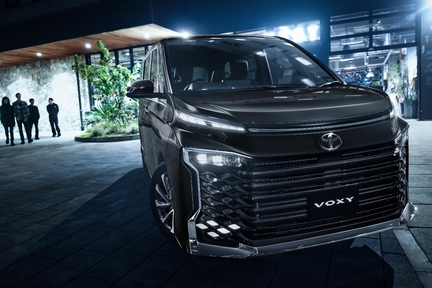 【モデル入り素材】S-Z（ハイブリッド・2WD・7人乗り）