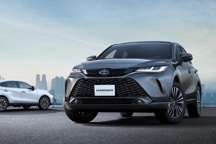 （左）：Z“Leather Package”（ハイブリッド・2WD）