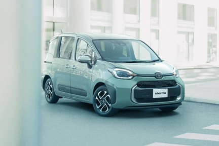 Z（ハイブリッド・2WD・7人乗り）